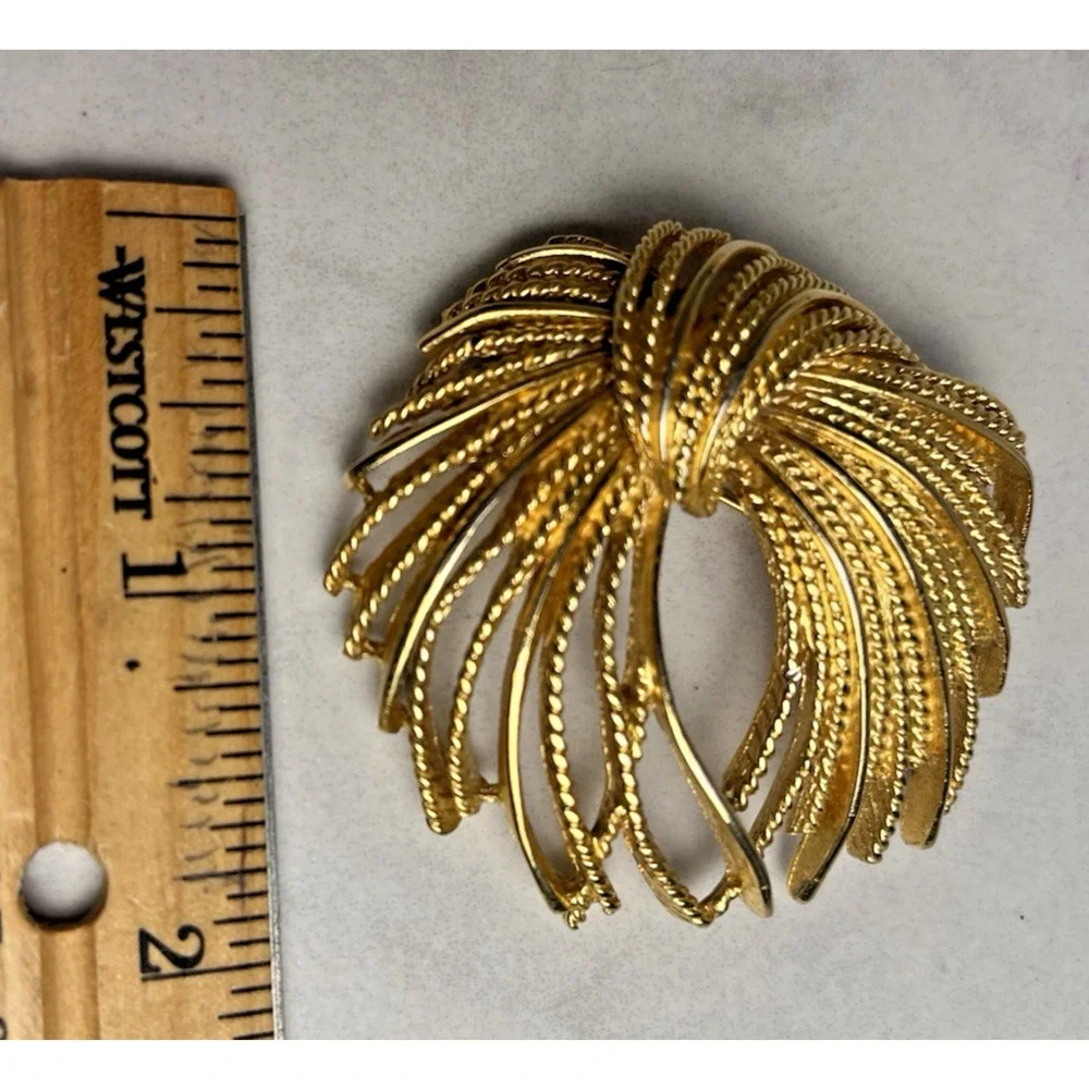 Monet Cordelia Brooch Pin Starburst Fringe Fireworks Gold Tone Vintage 1960s 2